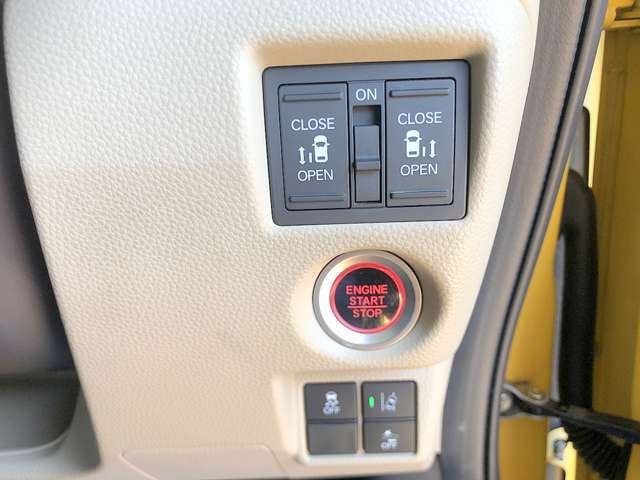 両側自動ドアのスイッチも運転席にあり安全確認をしながらの操作が出来ます。挟み込み防止もあり小さなお子様がいても安心です！