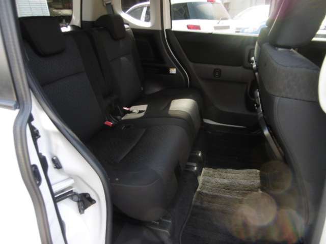 自社認証整備工場にてしっかりと整備をしてから、お客様へ納車しております。もちろん保証もついております。納車後のアフターもお任せ！