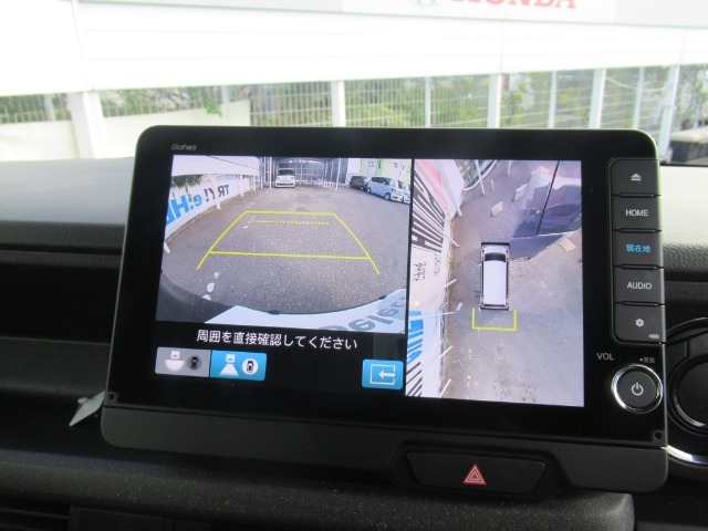 バック駐車が苦手な方や、初めてのお車で不安な方でも後方をナビ画面に映してくれるので、ラクラク停められます。