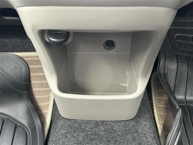 【フロアマット】車内を綺麗に保つのには必須のアイテムです。当店ではフカフカな新品マットも絶賛取り扱い中！ぜひご相談くださいませ。