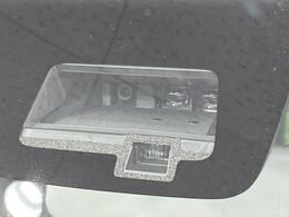 【スズキ　セーフティサポート】走行中に前方の車両等を認識し、衝突しそうな時は警報とブレーキで衝突回避と被害軽減をアシスト。より安全にドライブをお楽しみいただけます。