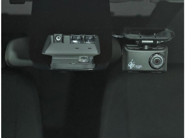 プリクラッシュセーフティシステム装備：進路上の先行車をレーザーレーダーと単眼カメラで検出！衝突の回避や衝突被害の削減をサポートします！