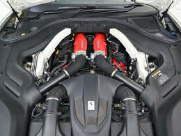V8ツインターボエンジンを搭載。ターボならではのパワーを楽しめる反面、扱いやすさもあるエンジンです