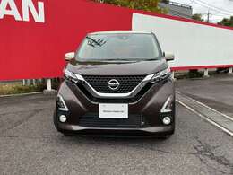 『ワイド保証1年』　日産販売店の中古車には無料で保証が付いています。品質に自信があるから実現した日産ならではの保証です。※一部保証に加入できない車両があります。