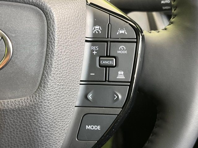 【レーダークルーズコントロール】高速道路での長距離走行が楽に！！自動で速度を保つクルーズコントロールが、衝突軽減システムと連携し、前方の車両を感知して車間を保つように速度調節してくれます！！