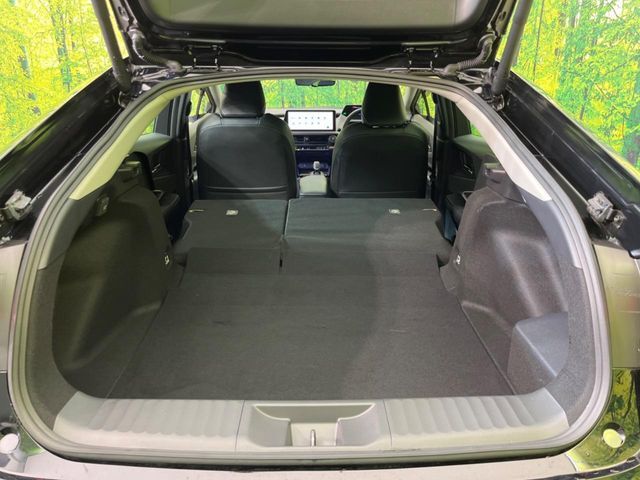 普段のお買い物や通勤、送迎等に十分な荷室スペースを確保しております。セカンドシートを倒すと、大きな荷物の積載も可能です♪