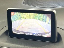 【バックカメラ】駐車時に後方がリアルタイム映像で確認できます。大型商業施設や立体駐車場での駐車時や、夜間のバック時に大活躍！運転スキルに関わらず、今や必須となった装備のひとつです！