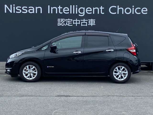 ノートの横からの画像です。当店は全車　整備・保証付なので安心してご検討頂けます。次の画像でもお待ちしております。
