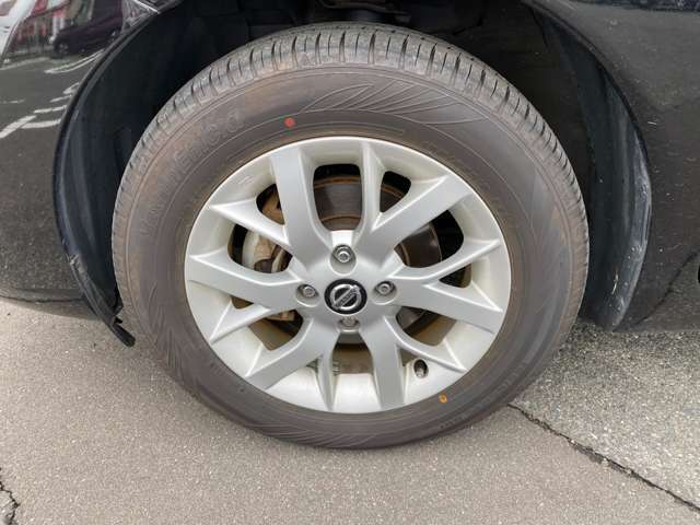 日産純正アルミホイールになります。
