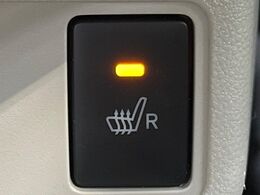 【シートヒーター】寒い日に重宝するシートヒーター！エアコンより早く温まってくれるので寒がりの人も安心ですね♪エアコンの温風は乾燥するから苦手、という方にもをおすすめです。