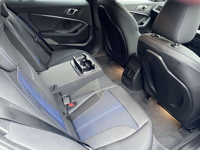 国道1号線に沿い横浜市営地下鉄「三ッ沢上町駅」から徒歩約10分。 BMW Premium Selection 横浜三ッ沢店 / 〒240-0062神奈川県横浜市保土ヶ谷区岡沢町322-3/TEL：045-612-8488