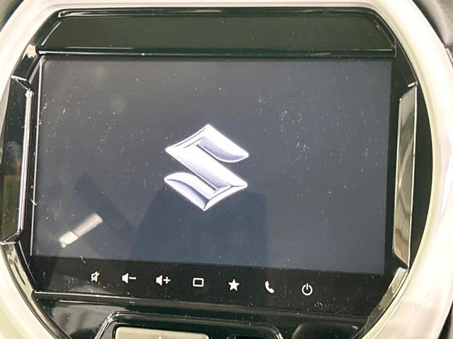 【メーカー純正ナビ】インテリアに溶け込むスタイリッシュな「専用設計」メーカーナビを装備♪視認性や操作性など基本性能にも優れ、より上質なカーライフをお楽しみいただけます。