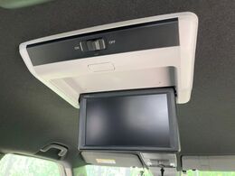 【10型フリップダウン】大画面モニターで後席でもエンタメをお楽しみいただけます。家族や友人とお出かけする機会が多い方に大人気です♪