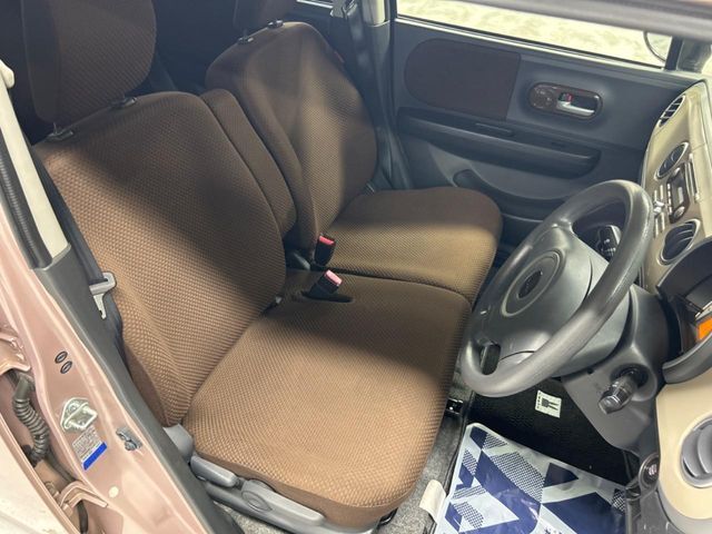 運転席シート廻りは使用感も少なく、良好な状態となっています。丁寧に使われていたことがよくわかりますね。