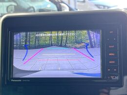 【バックカメラ】駐車時に後方がリアルタイム映像で確認できます。大型商業施設や立体駐車場での駐車時や、夜間のバック時に大活躍！運転スキルに関わらず、今や必須となった装備のひとつです！