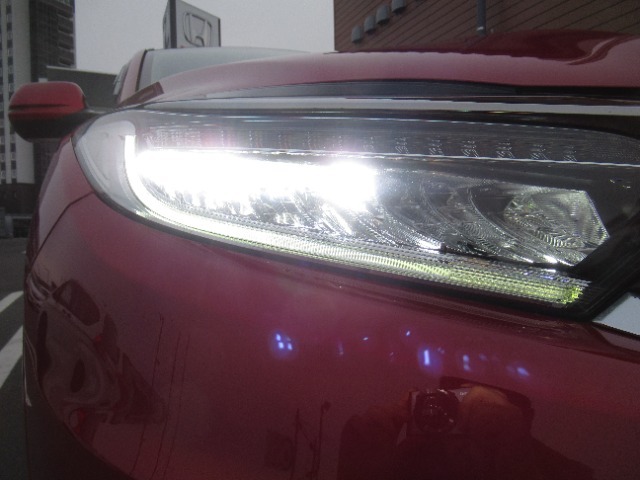 切れにくく明るさ抜群！LEDヘッドライト装備