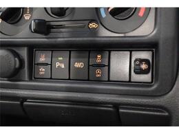 車両感覚を掴むことが苦手な方でも安心のクリアランスソナー付き！