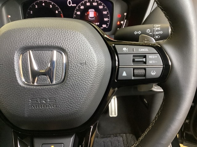 右側のステアリングスイッチはHondaセンシング系のスイッチ他にセレクターホイールを装備。スピードメーター内・マルチインフォメーション・ディスプレーの各表示が確認できます。