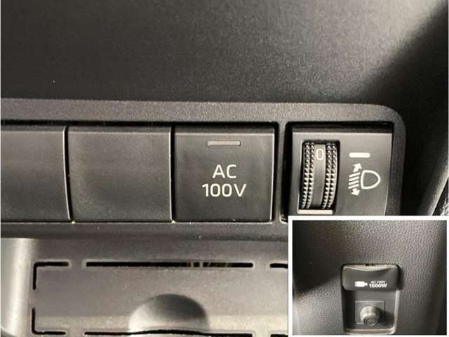 非常時などに役立つAC100Vコンセント付きです。最大1500W以下の電気製品を使用出来ます。☆コンセントはセンターコンソール後ろ側、後部座席足元付近です☆