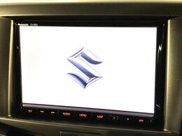 【純正8型ナビ】人気の純正ナビを装備しております。ナビの使いやすさはもちろん、オーディオ機能も充実！キャンプや旅行はもちろん、通勤や買い物など普段のドライブも楽しくなるはず♪