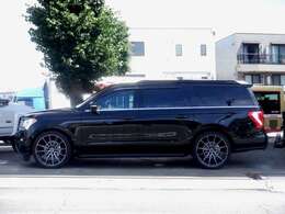 2018年モデルで、走行15300kmの安心な新車並行車です。オートチェックにて本国の履歴も確認しております。希少なMAX（ロングボディ）でございます。