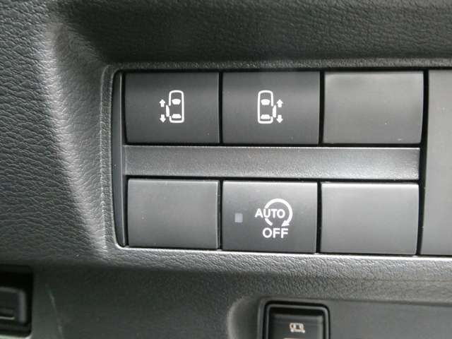 【両側オートスライドドア】スイッチひとつでオープン＆クローズ♪雨の日や沢山荷物を持っている時に大活躍！もちろん普段使いも◎