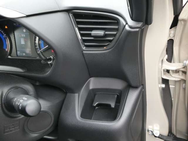 使いやすいドリンクホルダー！