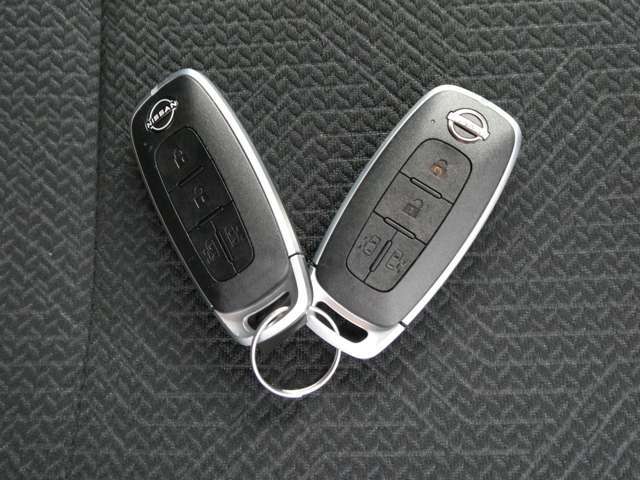 今は欠かせないアイテム『インテリジェントキー』鍵を出さずにで鍵の開け閉めやエンジンの始動ができます。