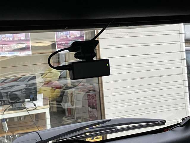 リヤにもドラレコが付いてます♪