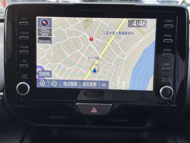 ナビ付きです。目的地を設定すれば、初めての場所でも簡単に行くことが出来ます。（音楽だって聴けちゃいます。）今や欠かせないアイテムですね。カーナビと共に楽しいカーライフを送って下さい（＾0＾）