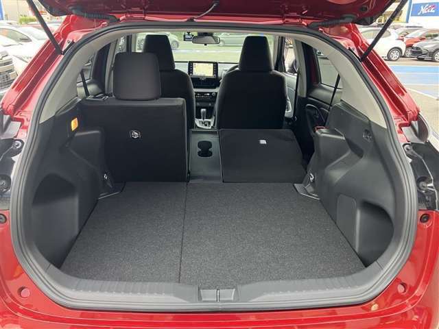 開口部の広いラゲージスペースは、ゴルフバックなどの荷物もラクラク積み込めます。