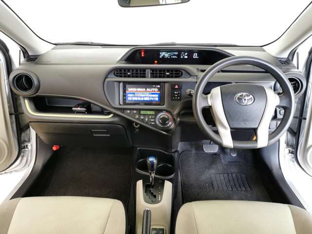 禁煙車ではありませんが　　強烈なタバコ臭は感じません・・・仕入れ担当は　非喫煙者ですよ