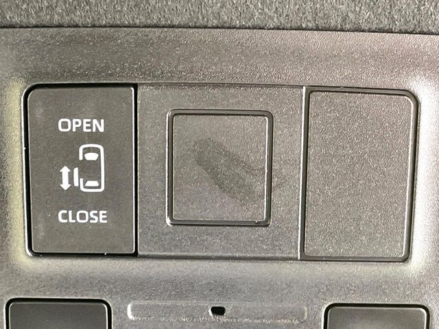 【パワースライドドア】スマートキーや運転席のスイッチでスライドドアの開閉が可能♪電動だから力を入れてドアを開ける必要が無く、小さいお子様でも、重い荷物を持っている時もラクに開け閉めできます♪