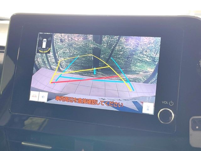 【バックカメラ】駐車時に後方がリアルタイム映像で確認できます。大型商業施設や立体駐車場での駐車時や、夜間のバック時に大活躍！運転スキルに関わらず、今や必須となった装備のひとつです！