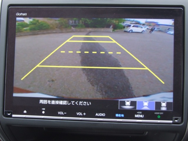 バックカメラ：後方確認がラクに出来るので駐車場も安心