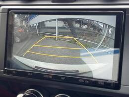 【バックカメラ】駐車時に後方がリアルタイム映像で確認できます。大型商業施設や立体駐車場での駐車時や、夜間のバック時に大活躍！運転スキルに関わらず、今や必須となった装備のひとつです！