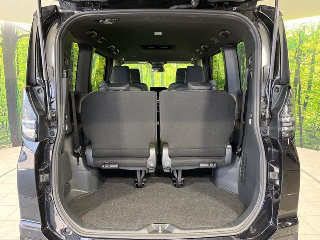 普段のお買い物や通勤、送迎等に十分な荷室スペースを確保しております。セカンドシートを倒すと、大きな荷物の積載も可能です♪