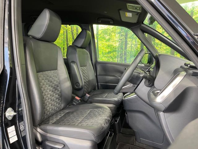 運転席シート廻りは使用感も少なく、良好な状態となっています。丁寧に使われていたことがよくわかりますね。