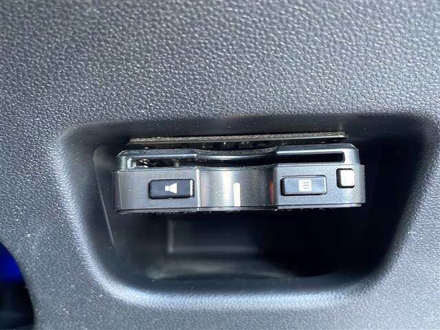 【ETC】有料道路を利用する際に料金所で停止することなく通過できる、ETC車載器（ノンストップ自動料金収受システム機器）が装備されています。セットアップを行うことで利用可能になります。