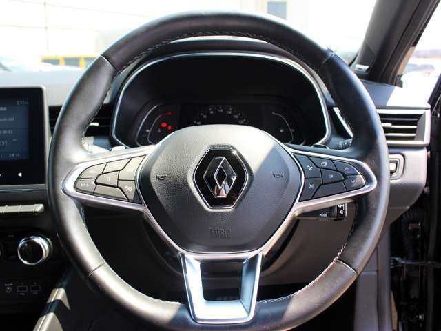 ステアリングスイッチも装備しており、運転中にクルーズコントロールの設定変更など、操作性も良いです。詳しくはフリーコール　0078-6002-080898まで。