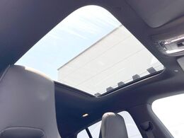 ●サンルーフ：開放感たっぷりの希少装備、サンルーフが装着されています！車内に明かりを取り入れたり景色を楽しむ以外にも、車内の空気も簡単に換気できて快適です！