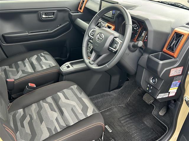 【内装の除菌消臭】車内の細菌やカビを除去しニオイの元となる菌の抑制をします。様々な物質に直接反応して酸化、分解します。人気オプションの一つです。