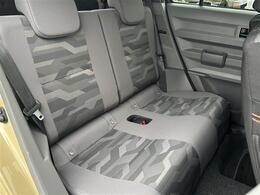 【内装の除菌消臭】車内の細菌やカビを除去しニオイの元となる菌の抑制をします。様々な物質に直接反応して酸化、分解します。人気オプションの一つです。