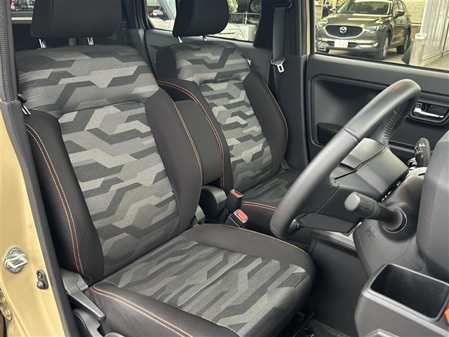 【内装の除菌消臭】車内の細菌やカビを除去しニオイの元となる菌の抑制をします。様々な物質に直接反応して酸化、分解します。人気オプションの一つです。