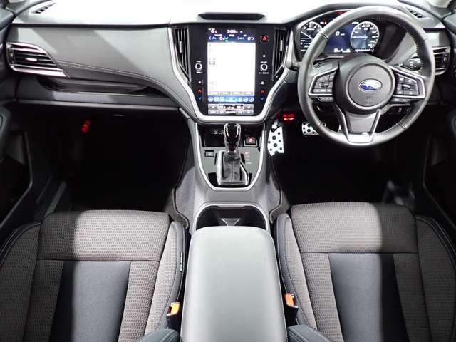 車内もゆったり落ち着ける空間です♪　納車前にしっかりと清掃いたします！