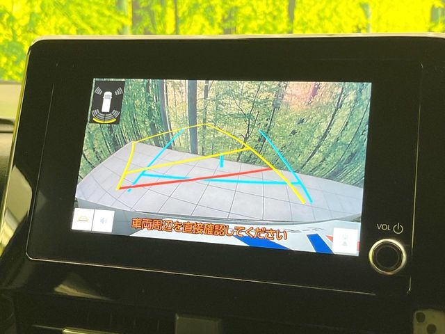 【バックカメラ】駐車時に後方がリアルタイム映像で確認できます。大型商業施設や立体駐車場での駐車時や、夜間のバック時に大活躍！運転スキルに関わらず、今や必須となった装備のひとつです！