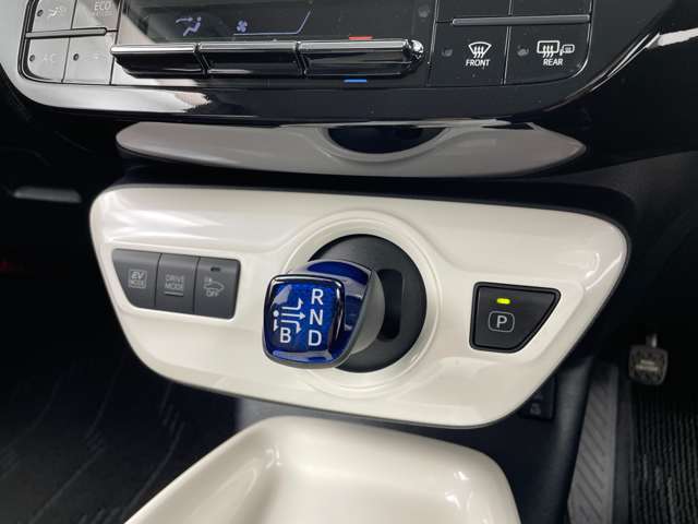 【運転席操作部】快適なドライブを楽しむための機能が装備されています！運転席から触れるので、使いやすいです！除菌プランいれていただくと、さらに清潔で安心していただけます！