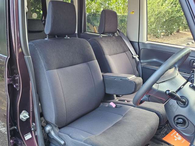 使用頻度の高い運転席・助手席シートは、ご覧のとおり状態良好！でございます。その他、気になる臭いやほつれもございません♪