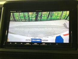 【バックカメラ】駐車時に後方がリアルタイム映像で確認できます。大型商業施設や立体駐車場での駐車時や、夜間のバック時に大活躍！運転スキルに関わらず、今や必須となった装備のひとつです！