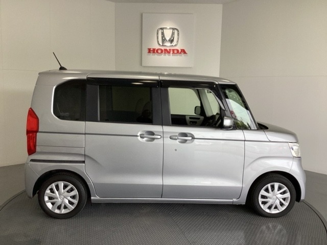 購入後も自社指定整備工場完備でお客様の愛車をしっかりサポート致します！御納車時には安全かつ安心してお乗り頂けるようホンダ専門知識を持つ整備スタッフが点検・整備・装備も説明をしてお渡ししております。